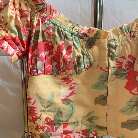 Urban Outfitters Floral Crop Top 🌺 - Picture 2 of 5